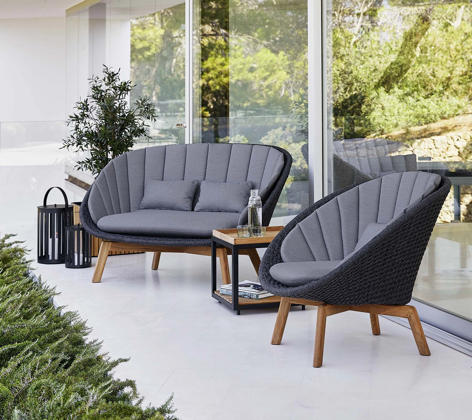 Peacock lounge chair