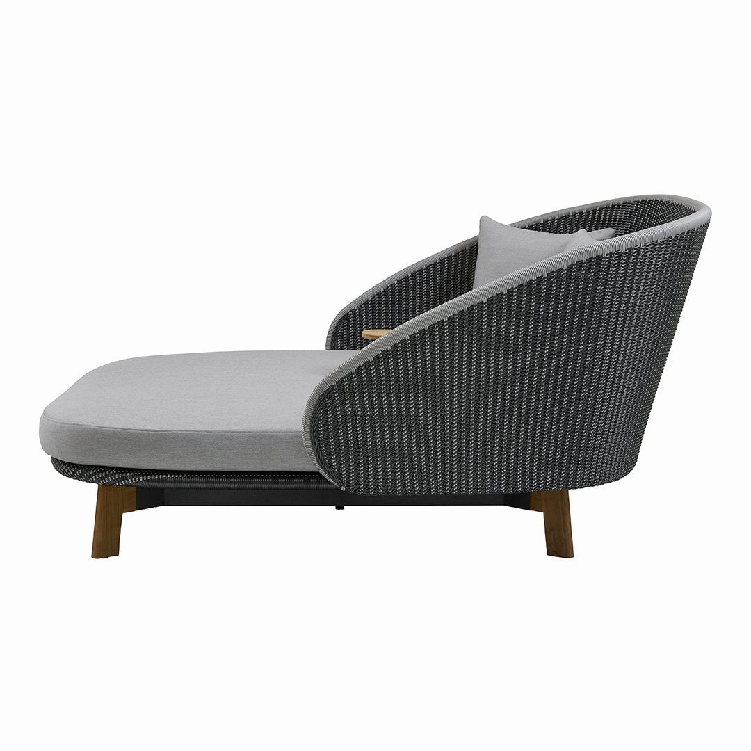 Peacock Outdoor Daybed w/ Table