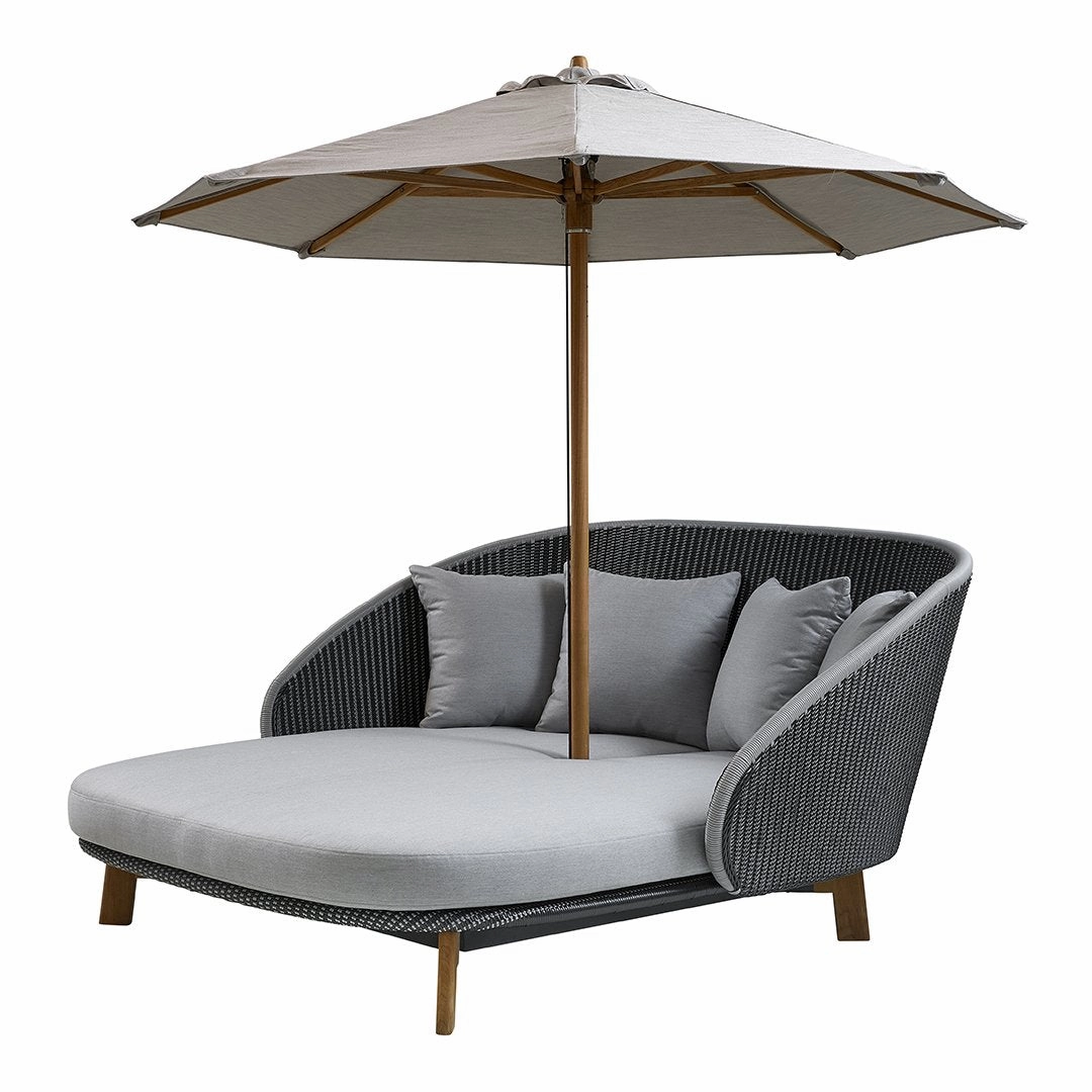 Peacock Outdoor Daybed w/ Table