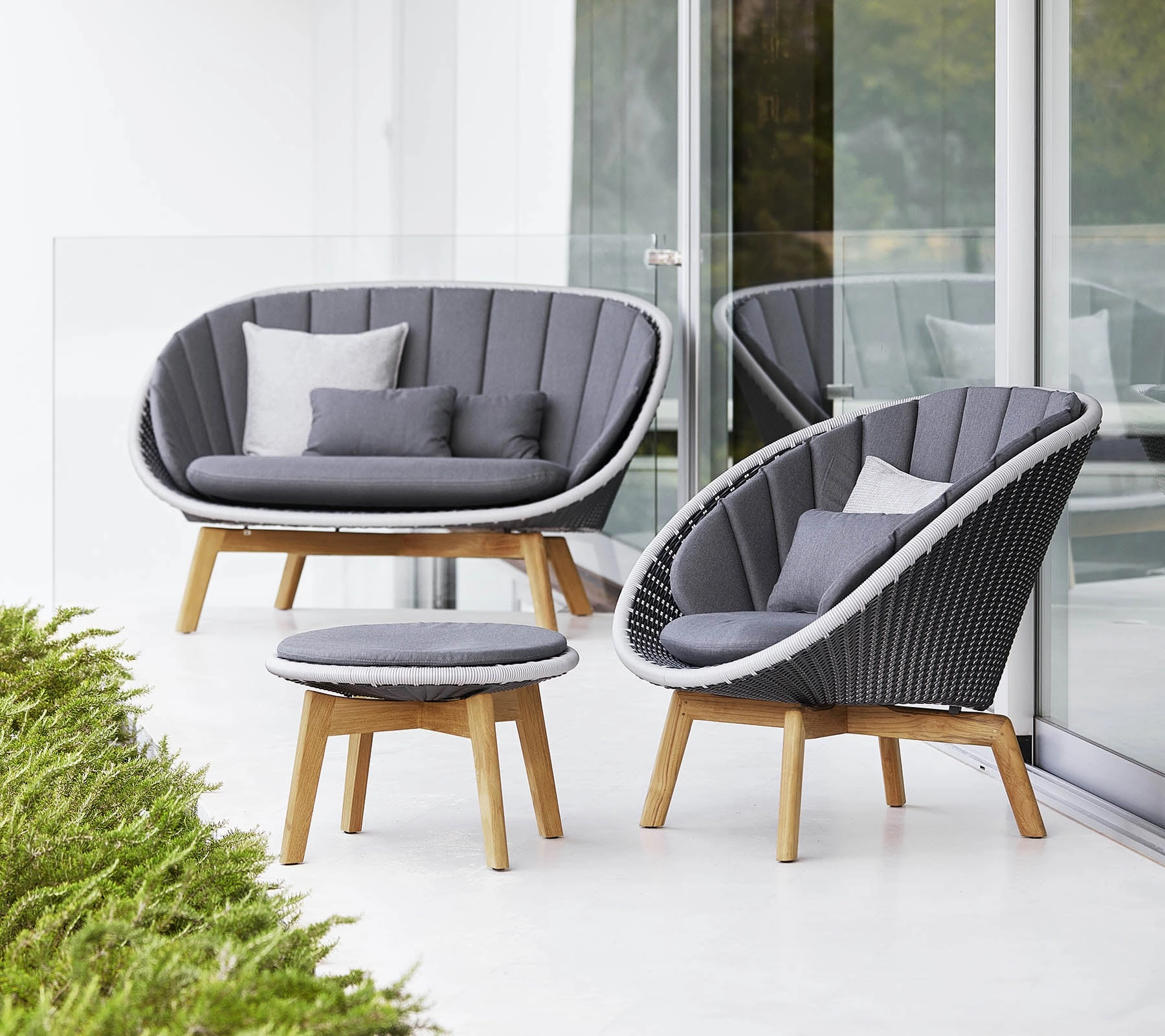 Peacock side table/footstool