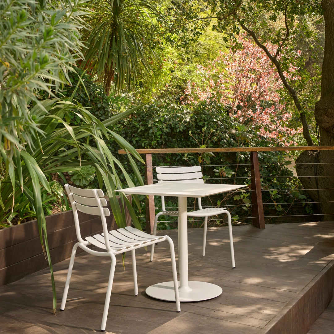 PICO Outdoor Caf Table w/ Round Base - Square