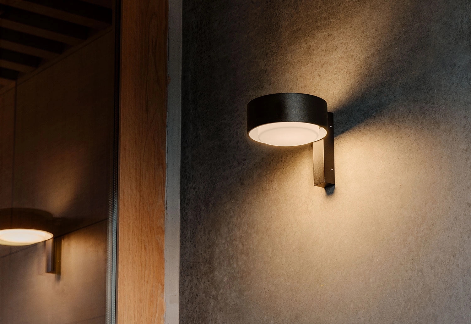 Plaff-on! A Outdoor Wall Light