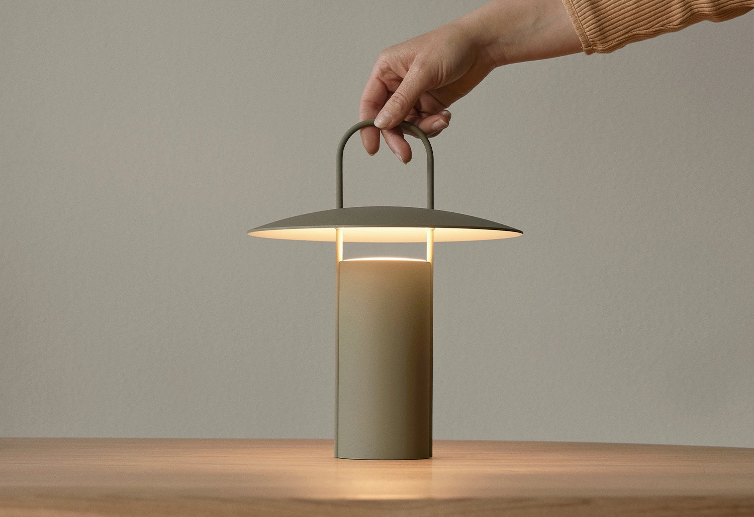 Ray Portable Table Lamp