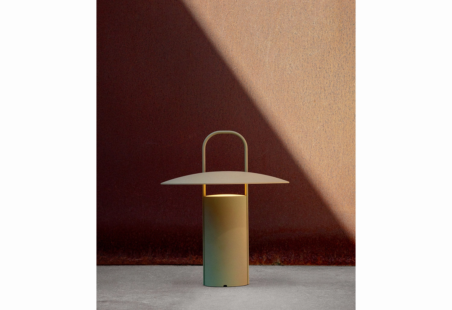Ray Portable Table Lamp