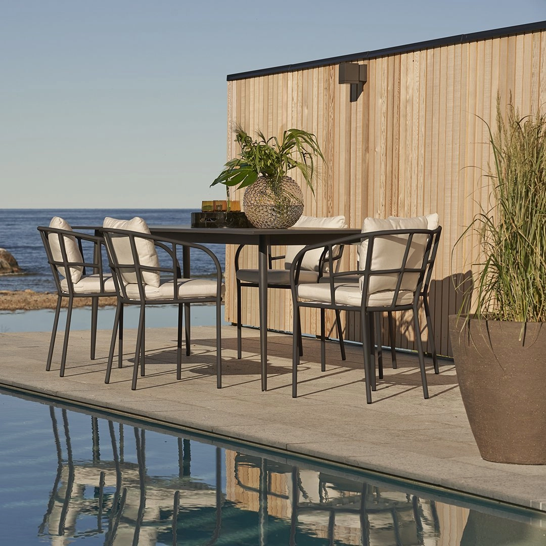 Salto Dining Table
