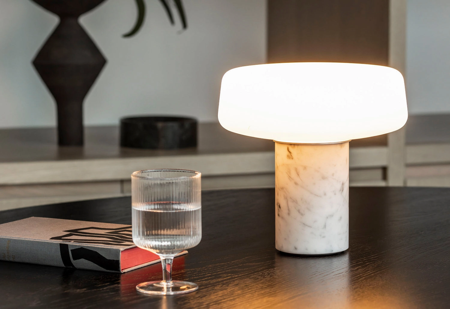 Solid Rechargeable Table Lamp