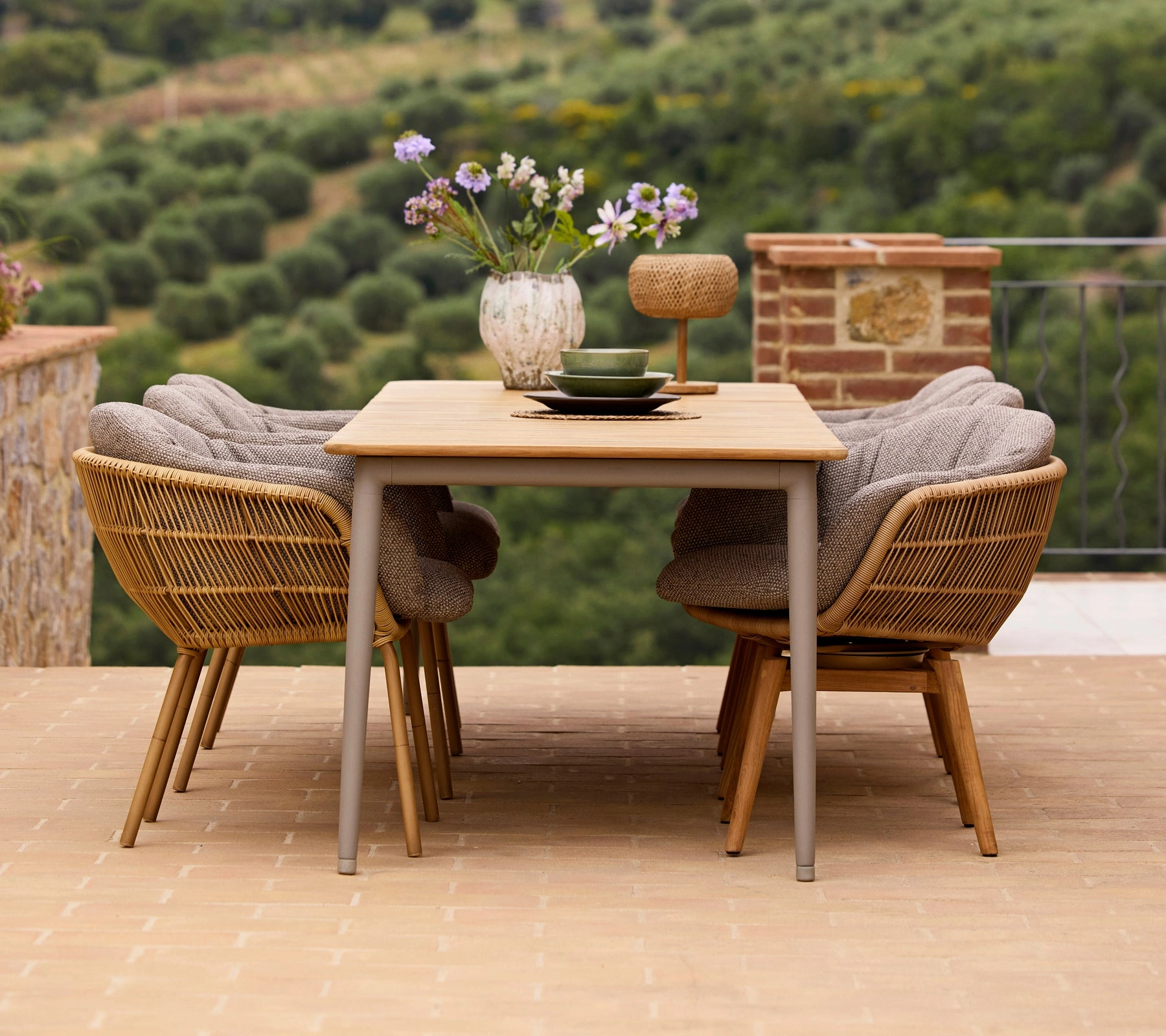 Stay chair w/teak swivel