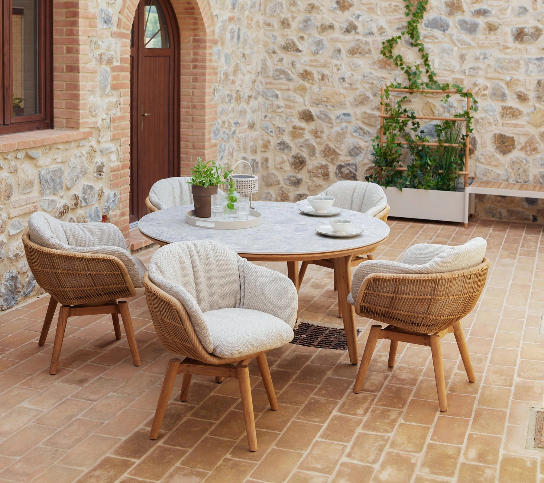 Stay chair w/teak swivel