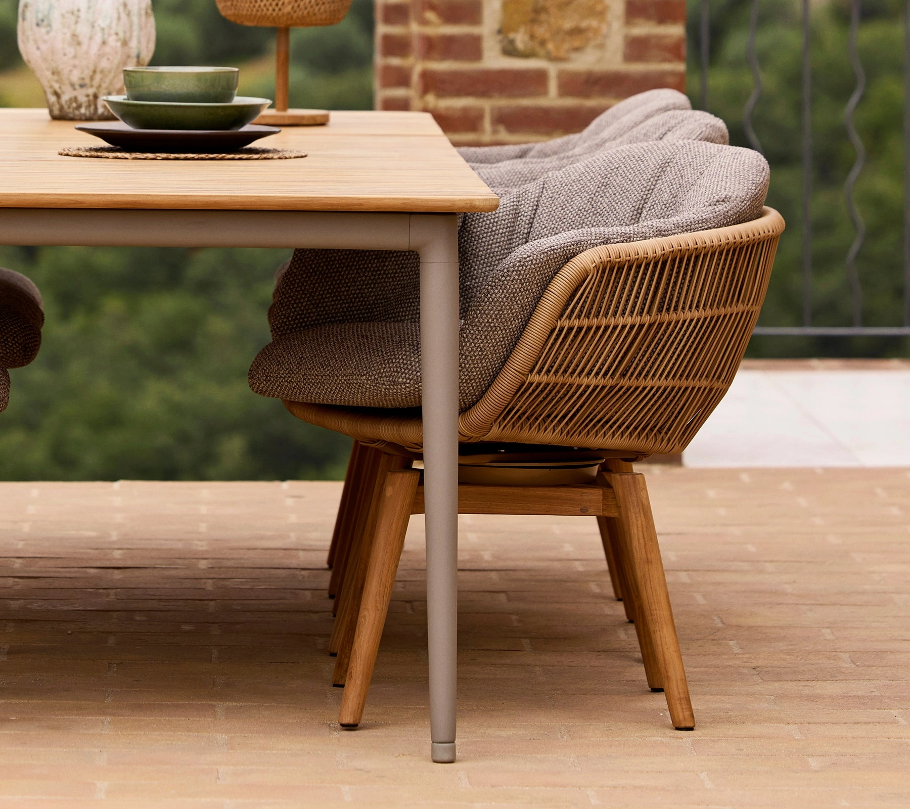 Stay chair w/teak swivel