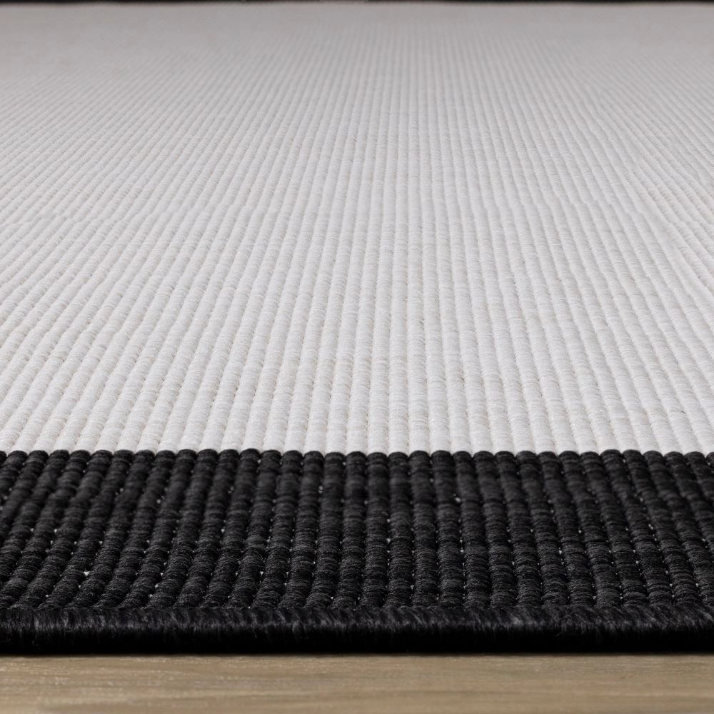 Summer Breeze 5'3" x 7'7" Reversible Outdoor Rug - Cream, Black Border
