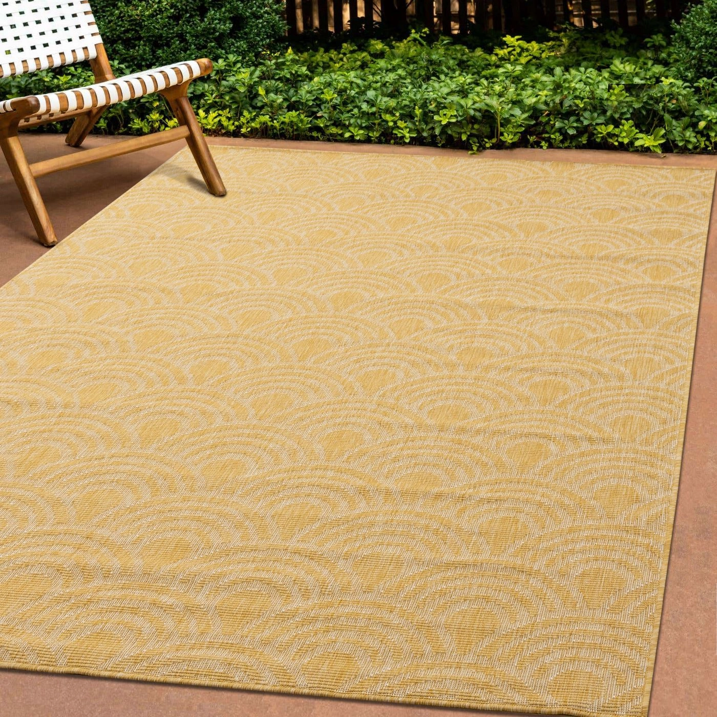 Summer Breeze 6'7" x 9'6" Outdoor Reversible Rug Rainbow Arch Pattern - Yellow, White