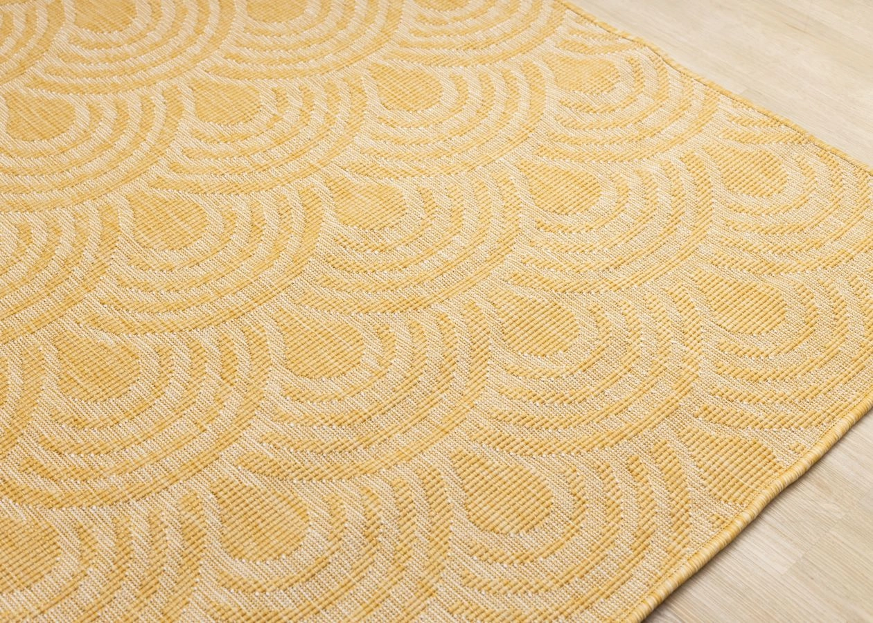 Summer Breeze 6'7" x 9'6" Outdoor Reversible Rug Rainbow Arch Pattern - Yellow, White