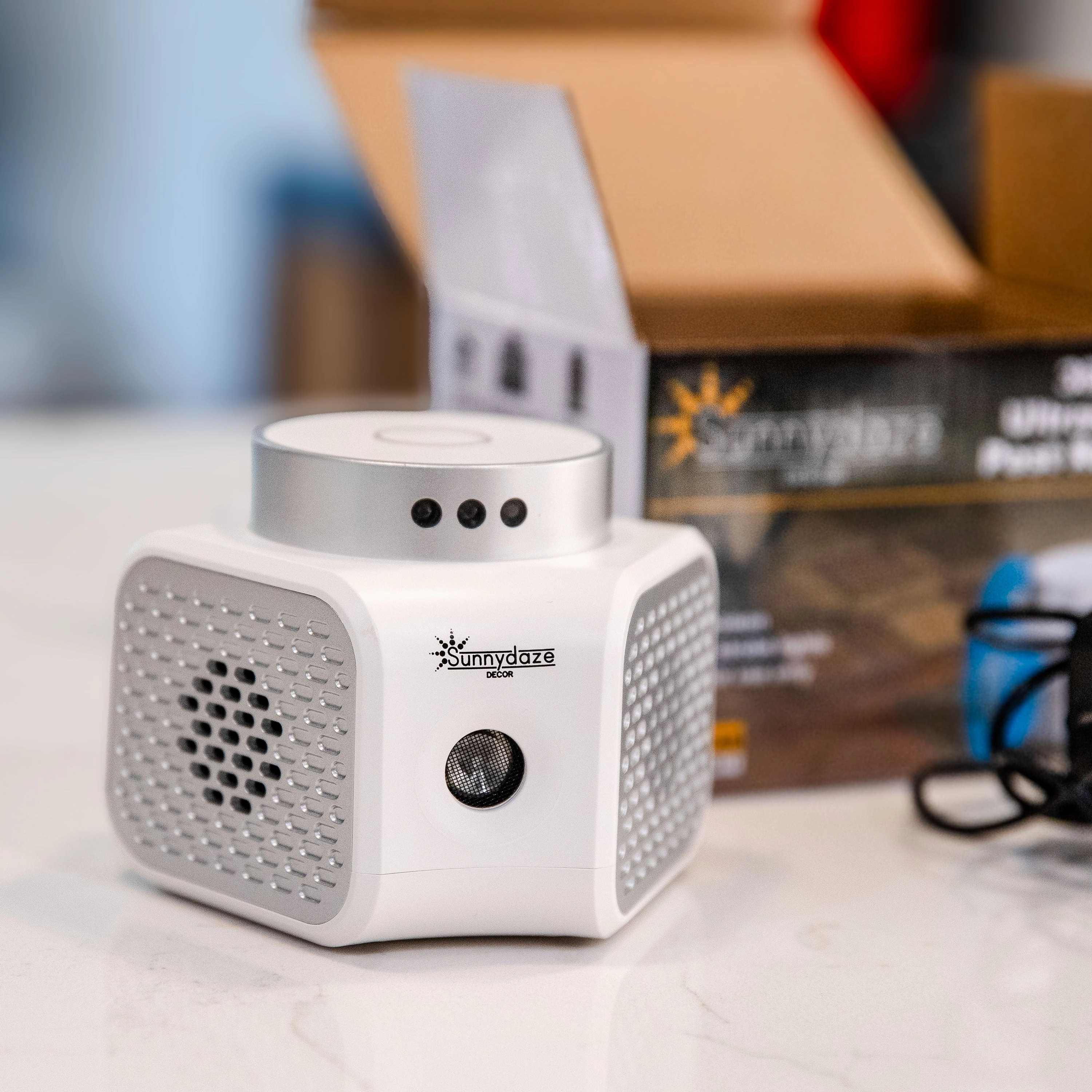 Sunnydaze 360 Indoor Mouse Repellent Ultrasonic Plug In with Flashing Lights