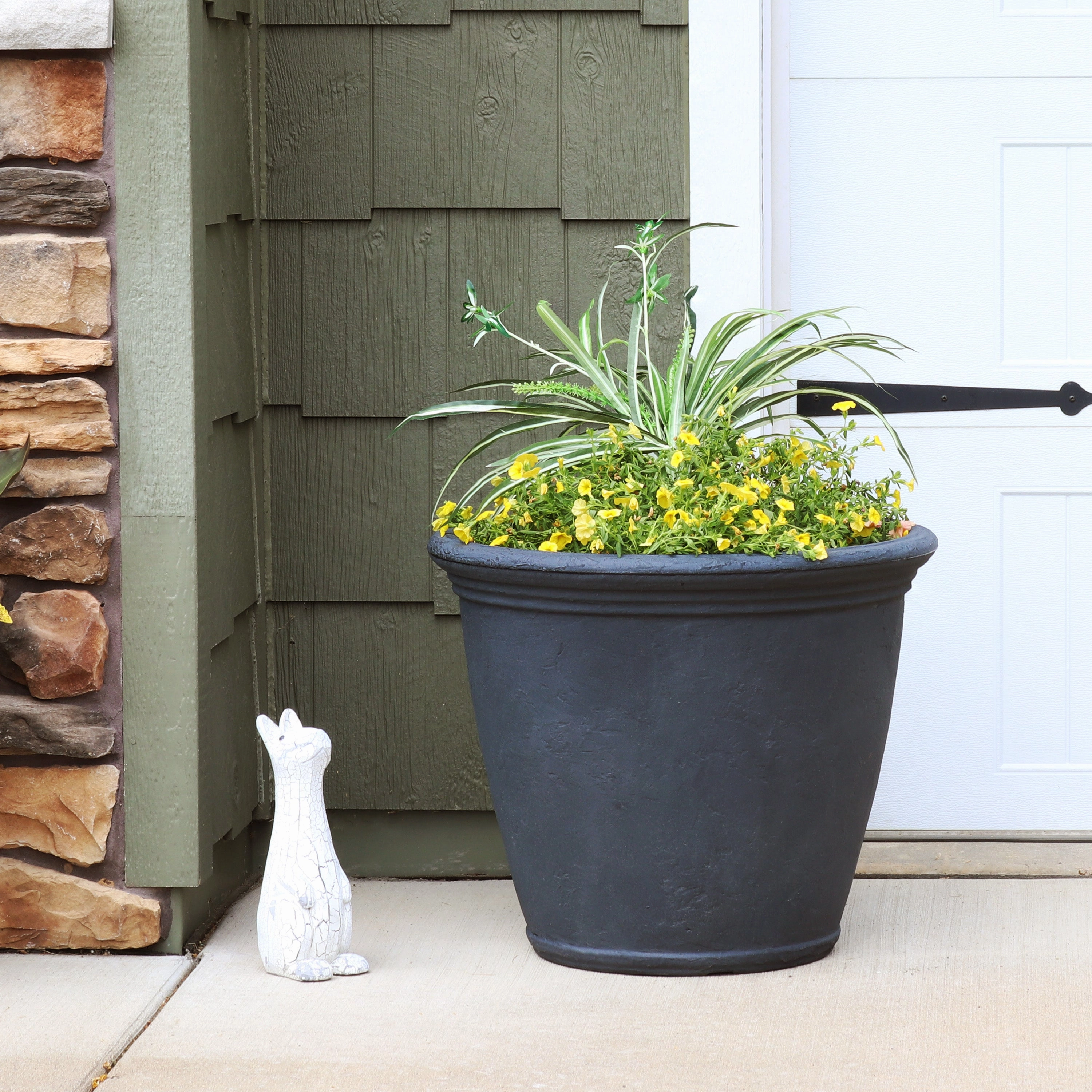 Sunnydaze Anjelica Polyresin Outdoor Flowerpot Planter