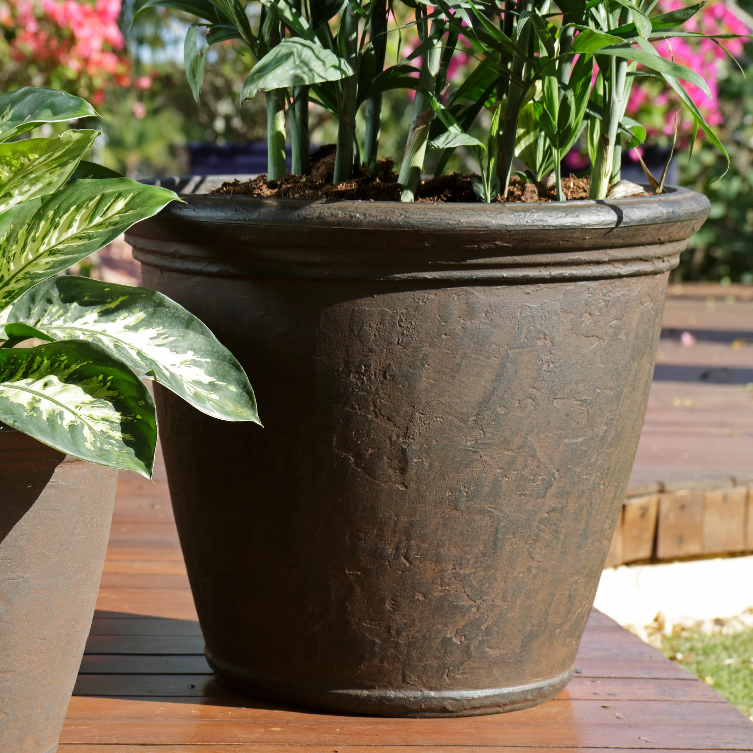 Sunnydaze Anjelica Polyresin Outdoor Flowerpot Planter