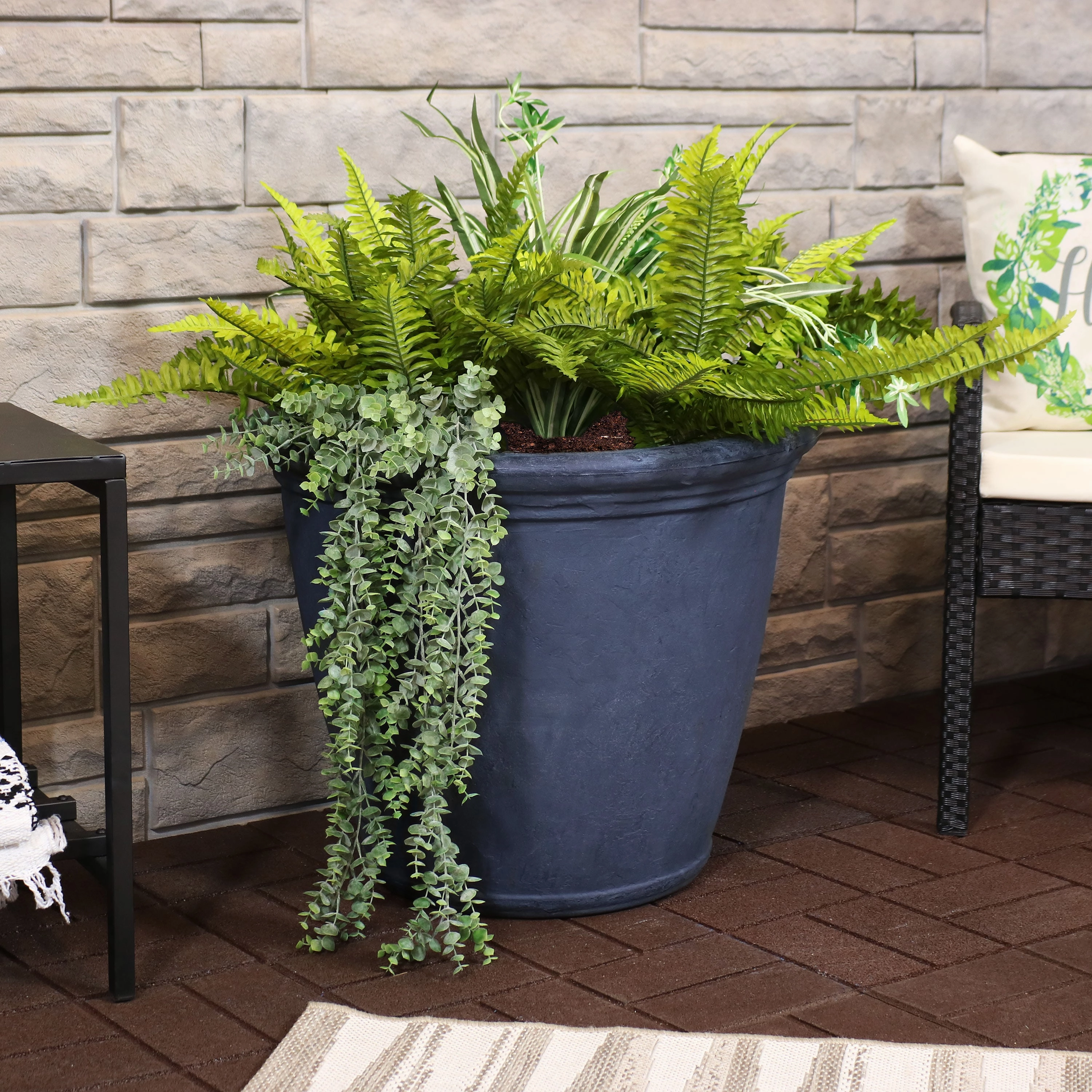 Sunnydaze Anjelica Polyresin Outdoor Flowerpot Planter
