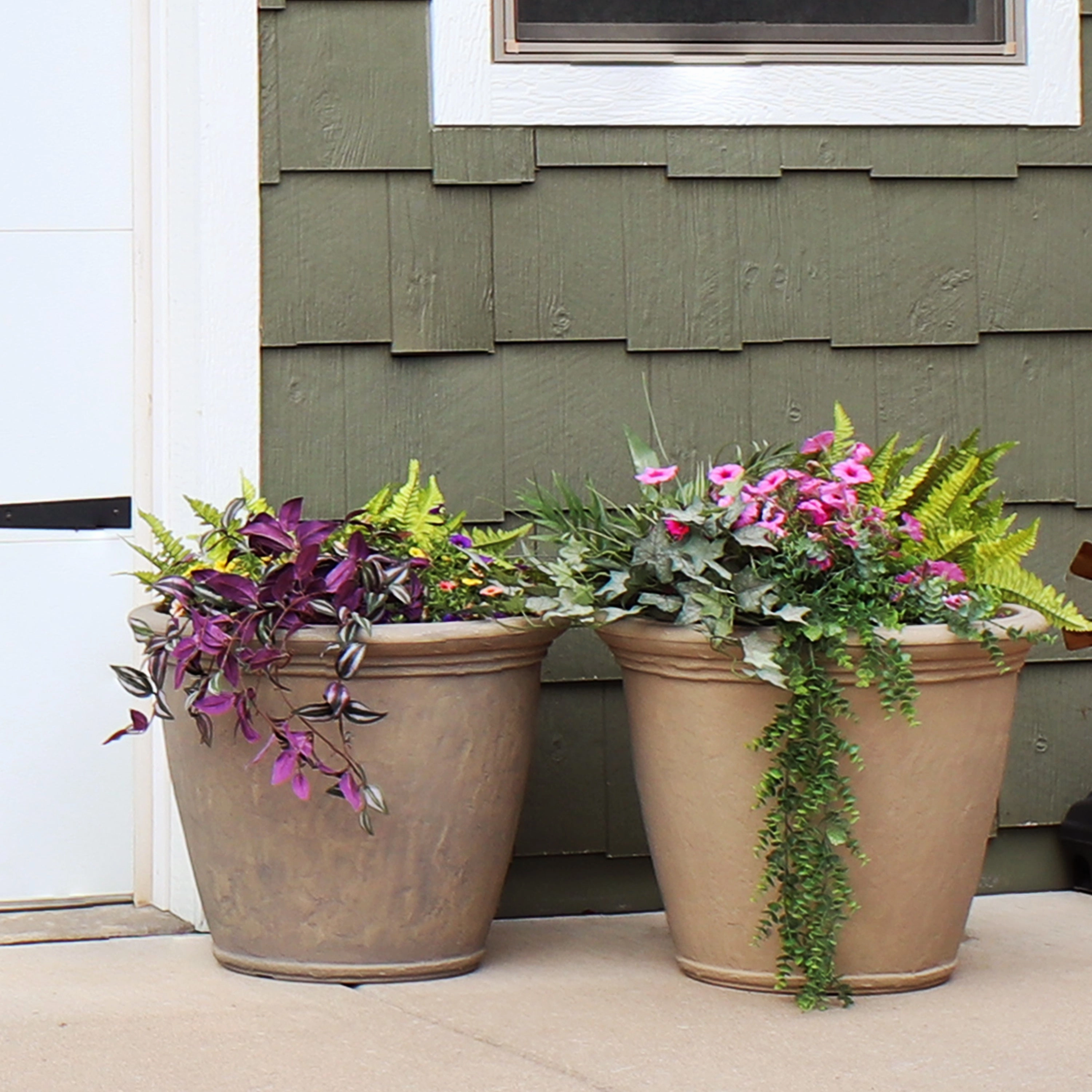Sunnydaze Anjelica Polyresin Outdoor Flowerpot Planter