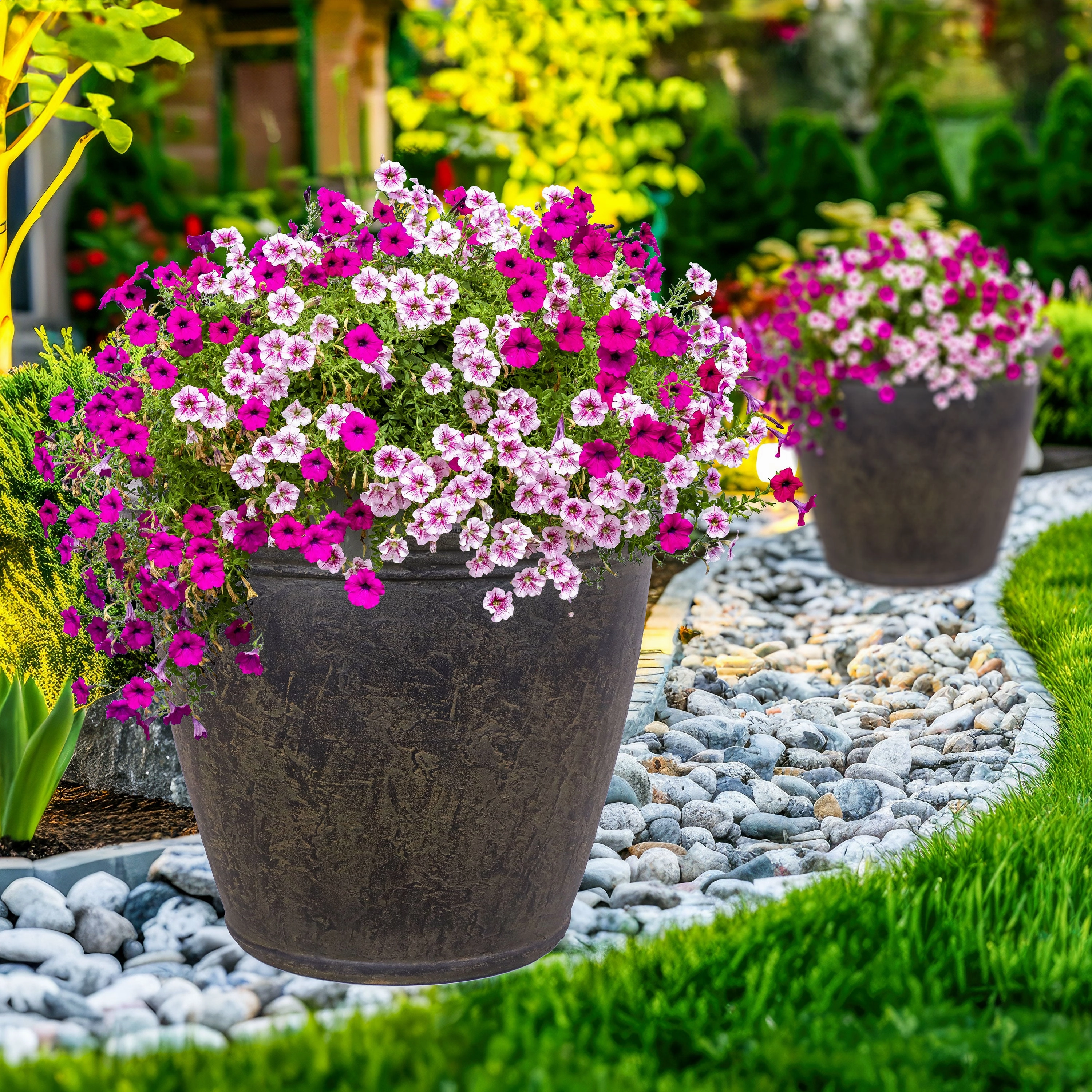 Sunnydaze Anjelica Polyresin Outdoor Flowerpot Planter