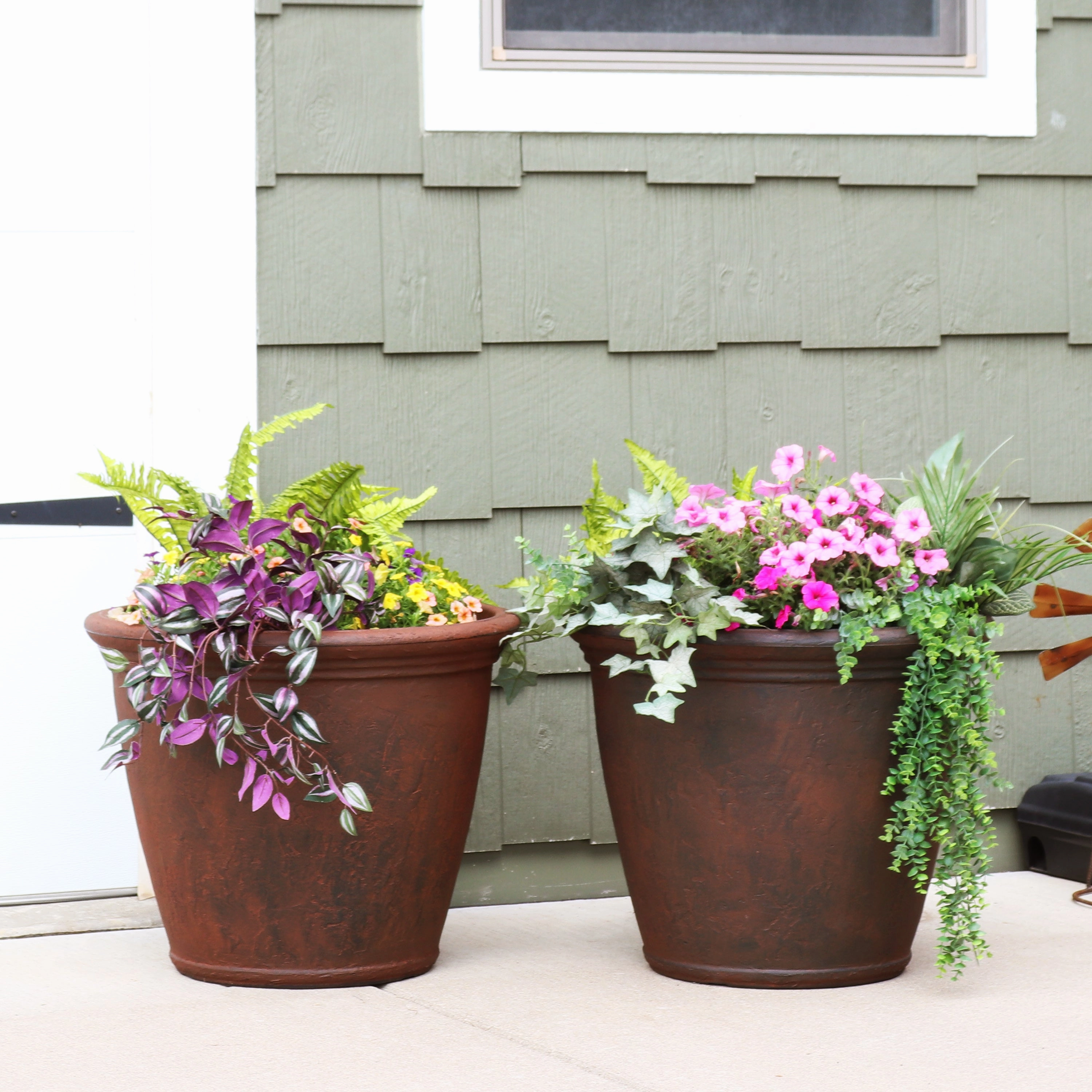 Sunnydaze Anjelica Polyresin Outdoor Flowerpot Planter