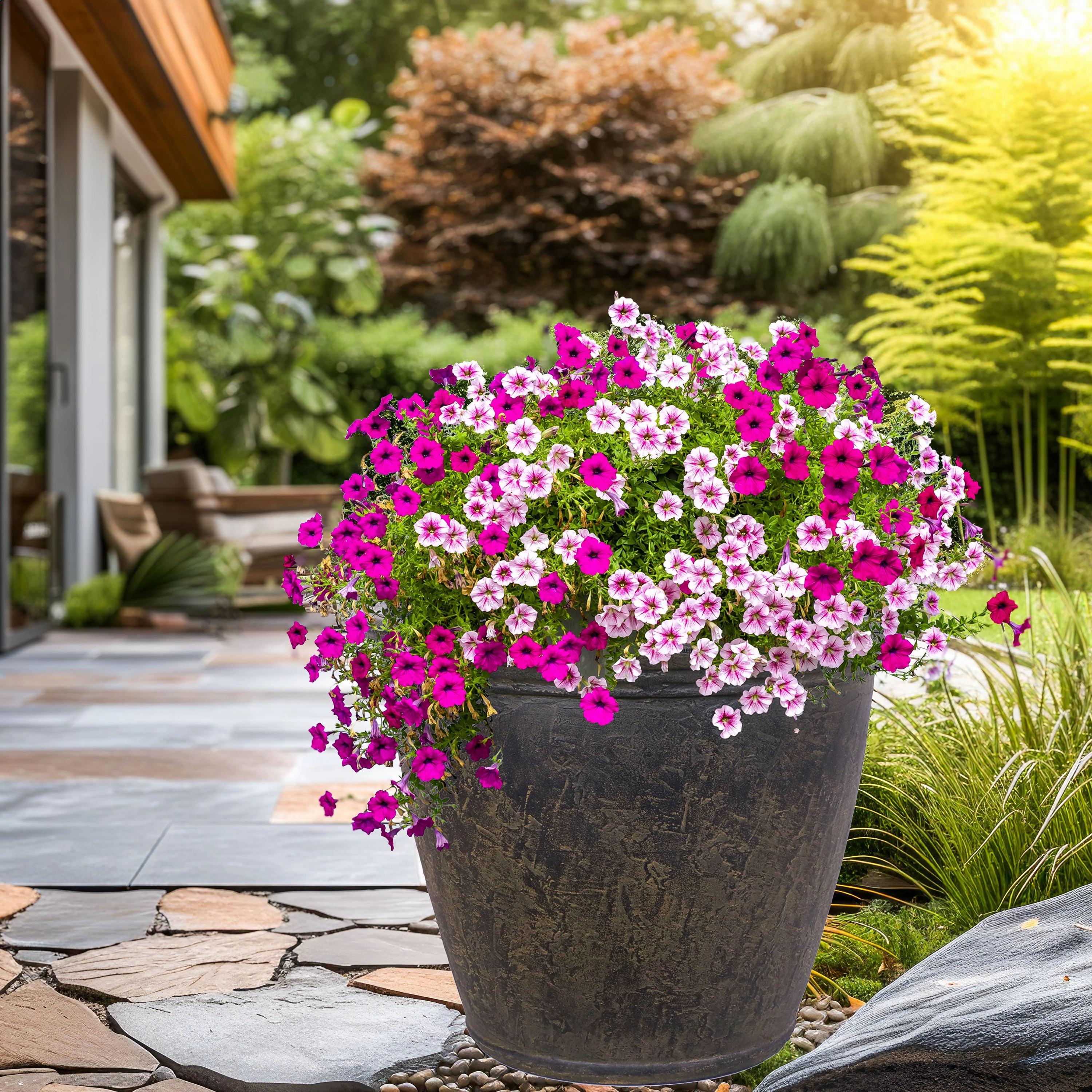 Sunnydaze Anjelica Polyresin Outdoor Flowerpot Planter