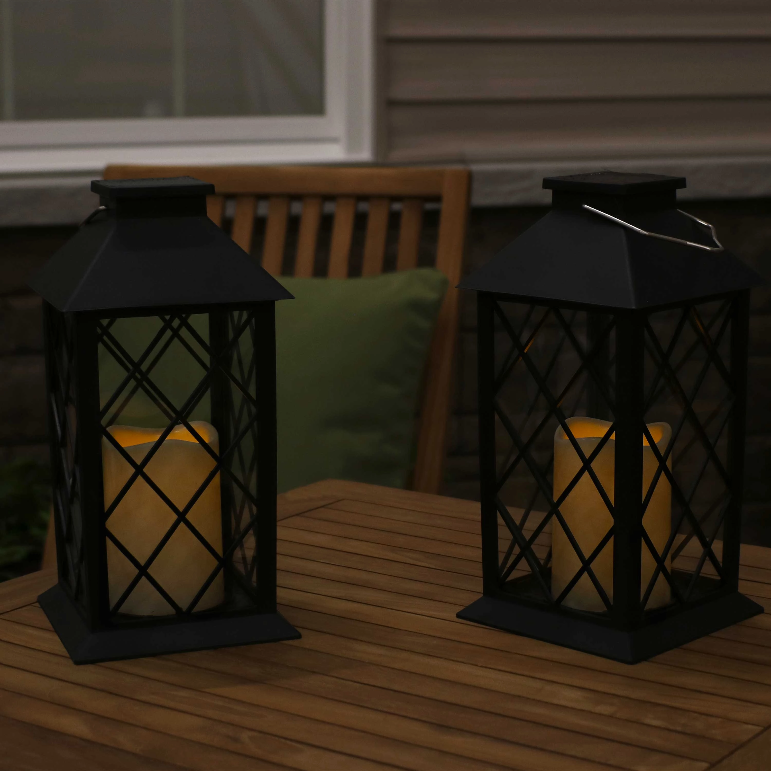 Sunnydaze Concord Outdoor Decorative Solar LED Candle Lantern