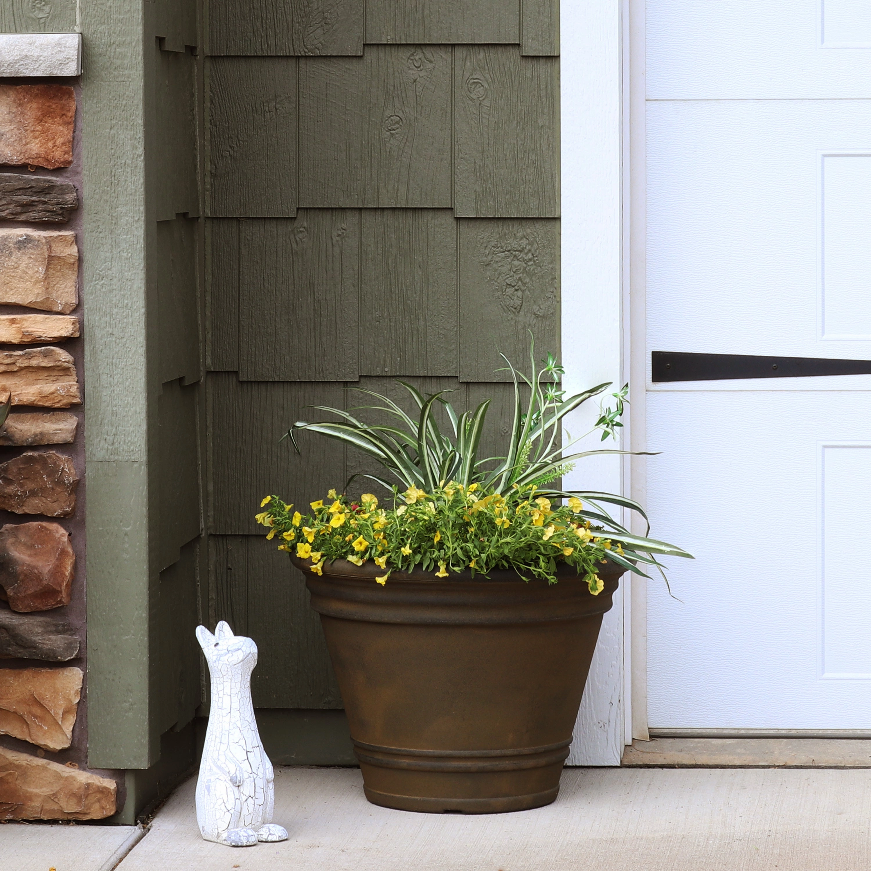 Sunnydaze Franklin Polyresin Outdoor Flowerpot Planter