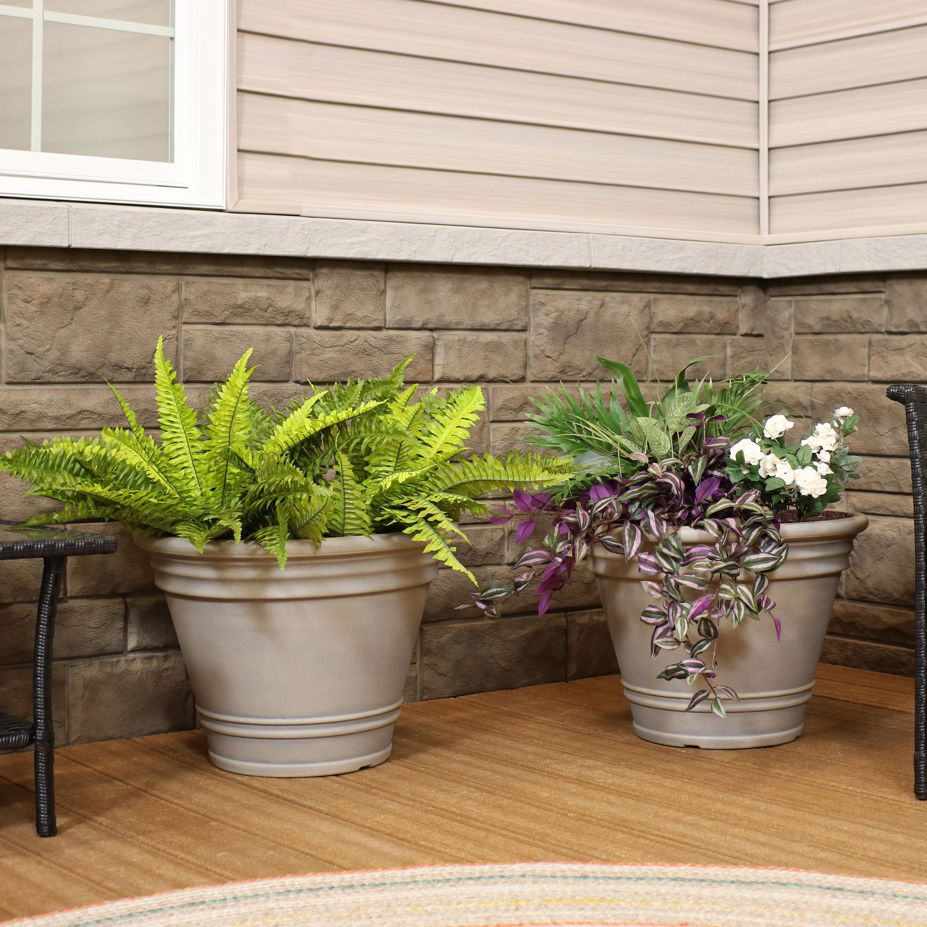 Sunnydaze Franklin Polyresin Outdoor Flowerpot Planter
