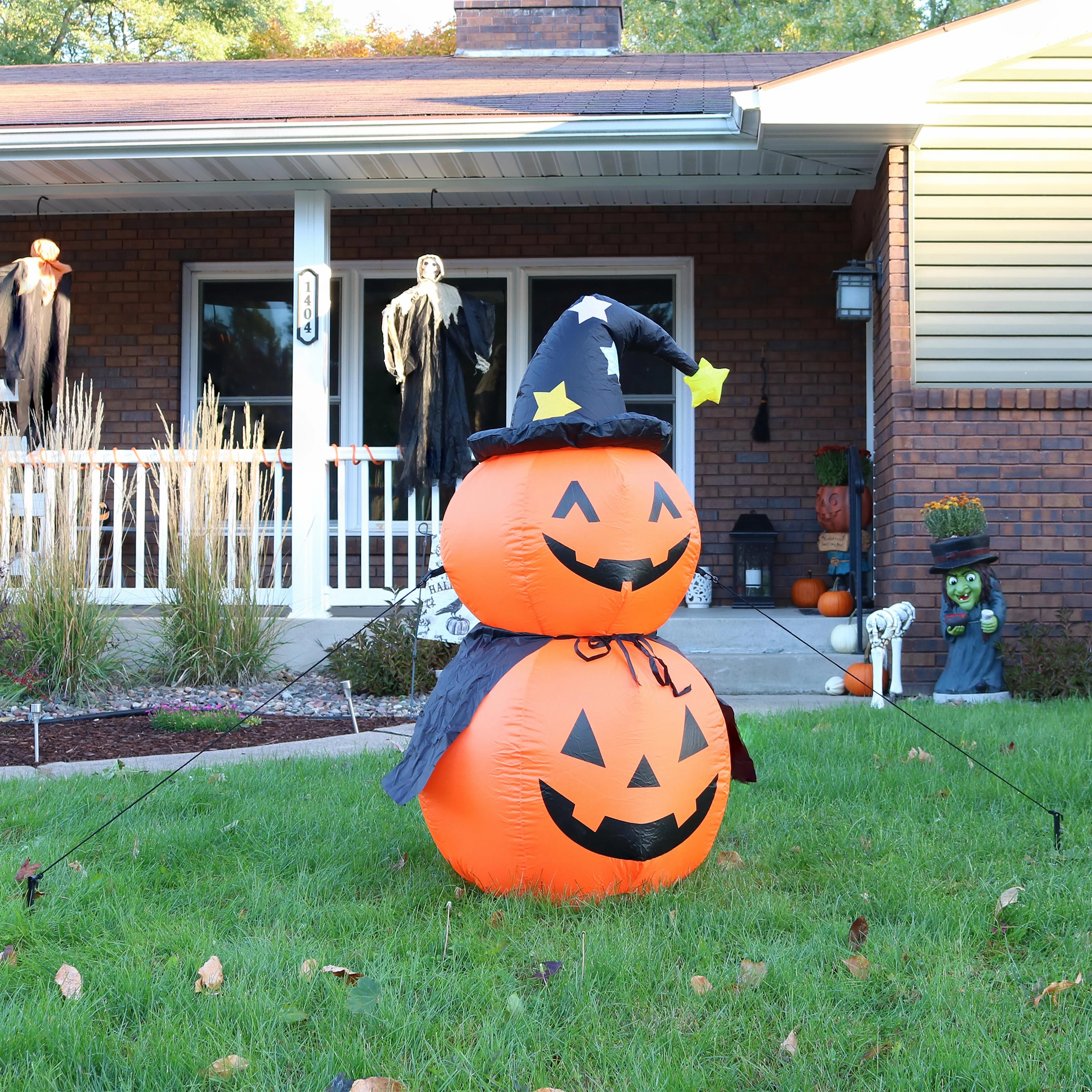 Sunnydaze Jack-O'-Lantern Witch Duo Inflatable Halloween Decoration - 4'