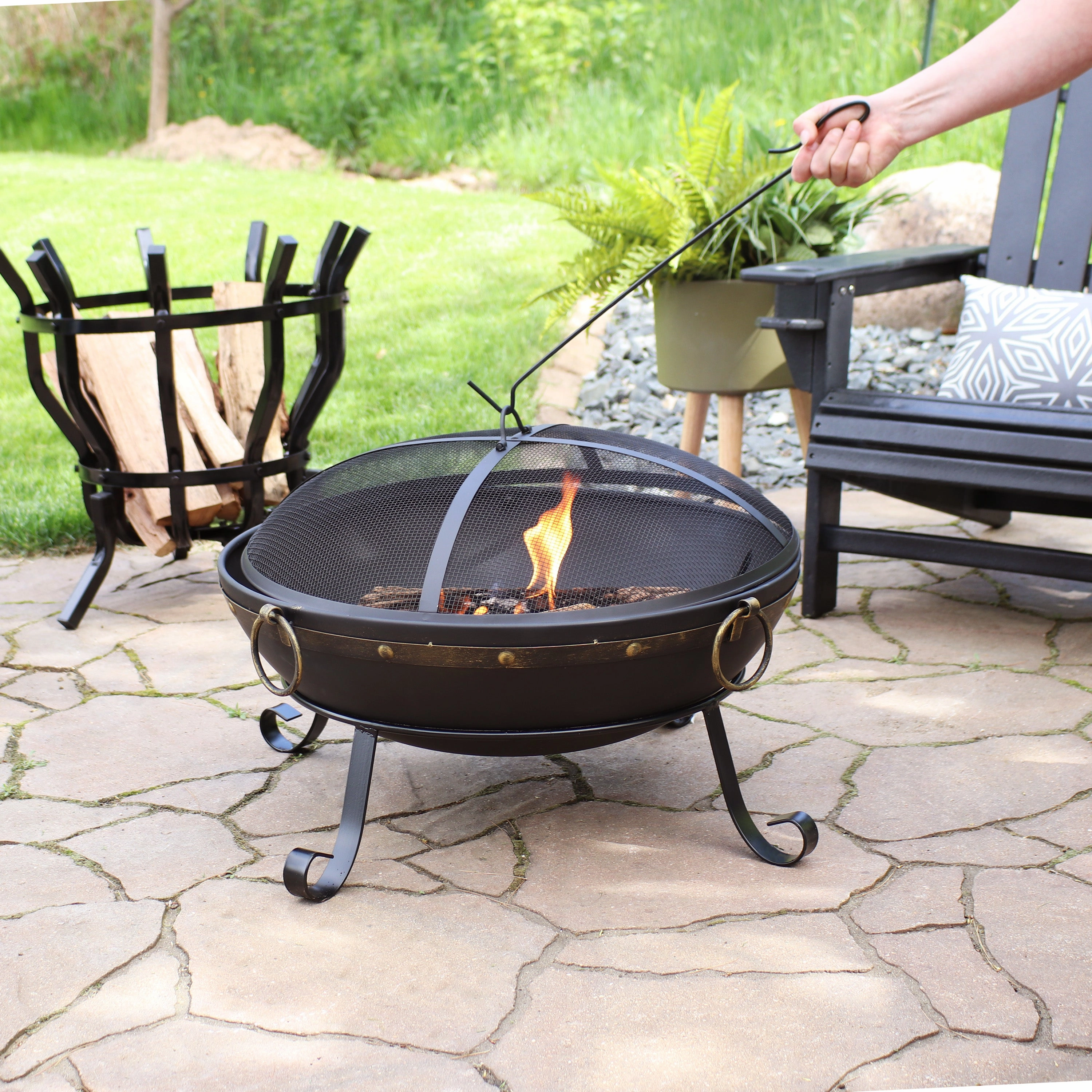 Sunnydaze Victorian Steel Fire Bowl and Spark Screen - 25"