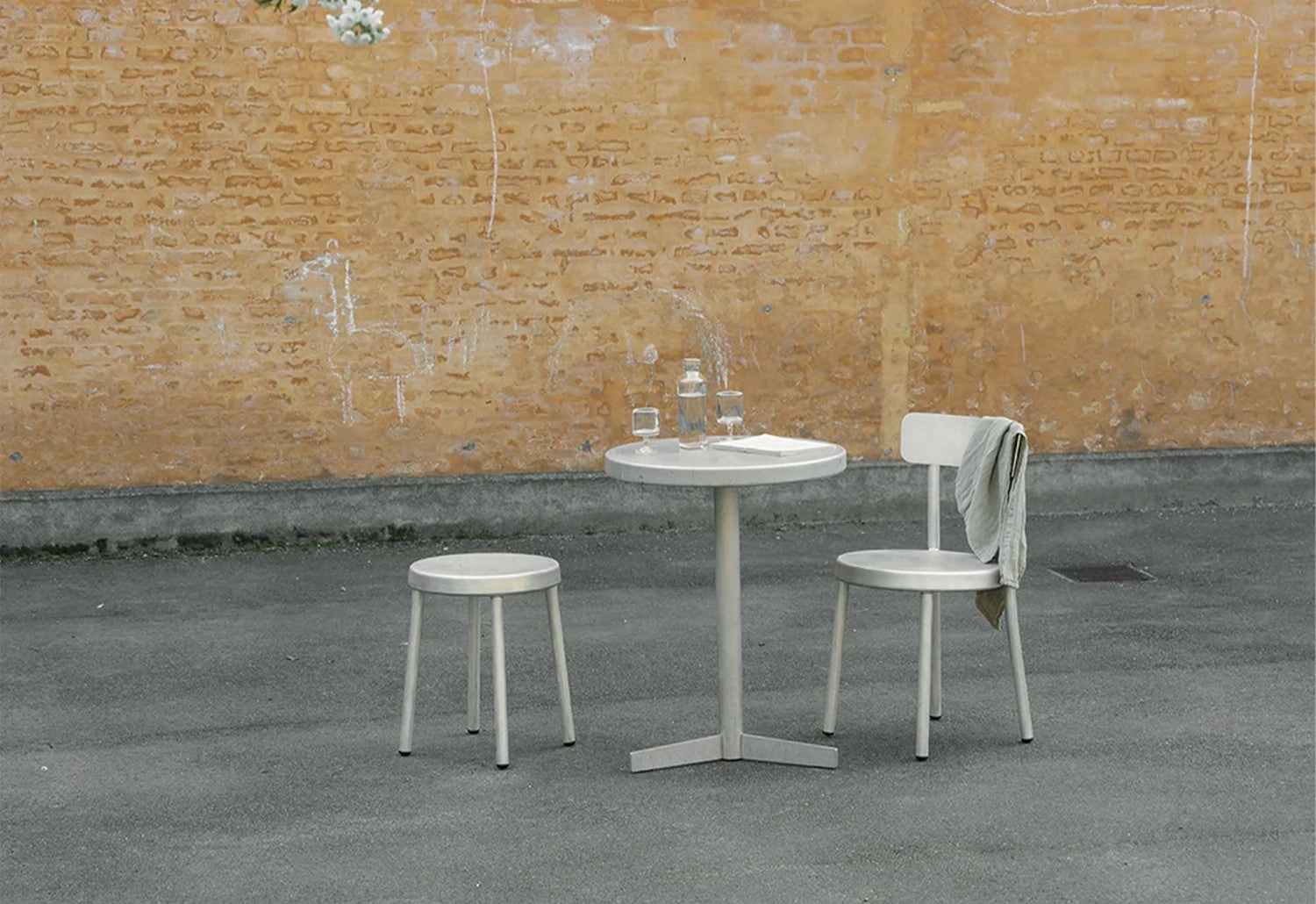Tasca Table