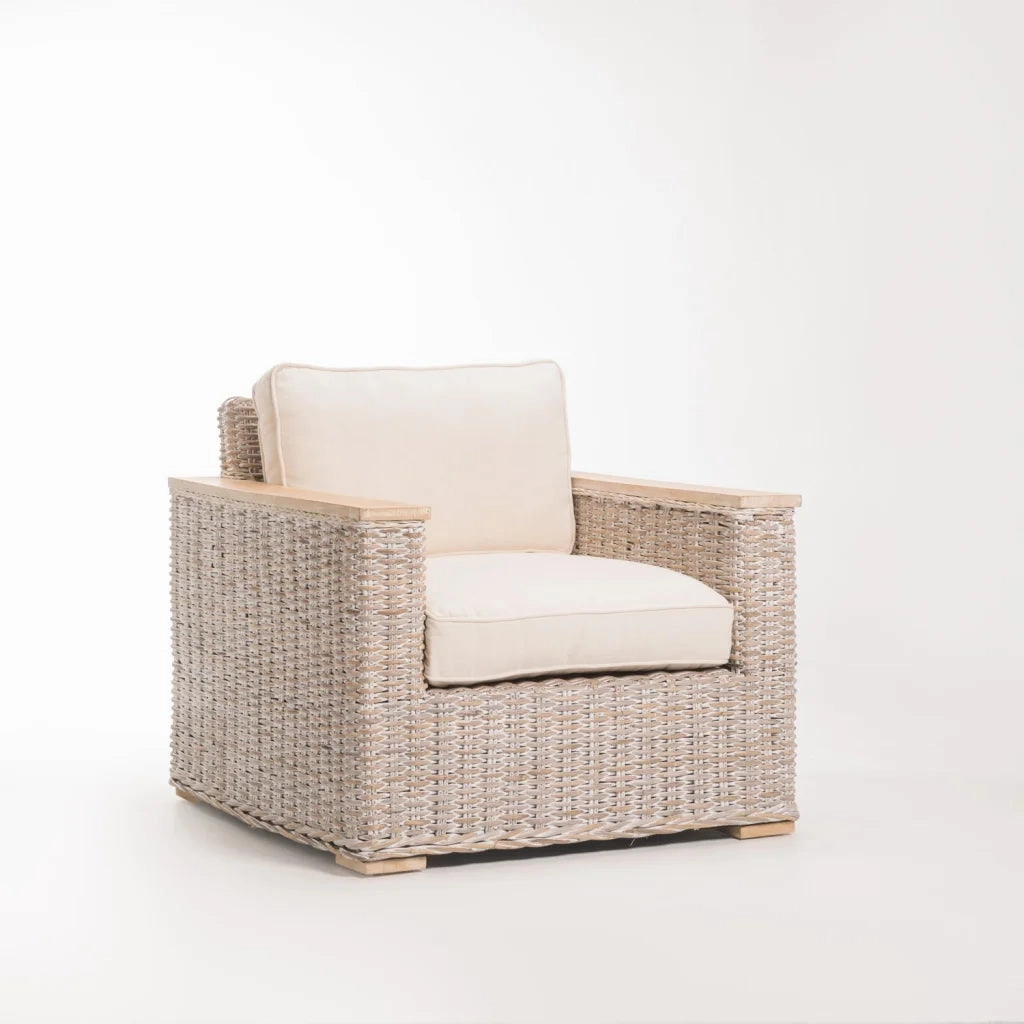 TEGAL KUBU WHITEWASH ARMCHAIRoutdoor patio furniture set