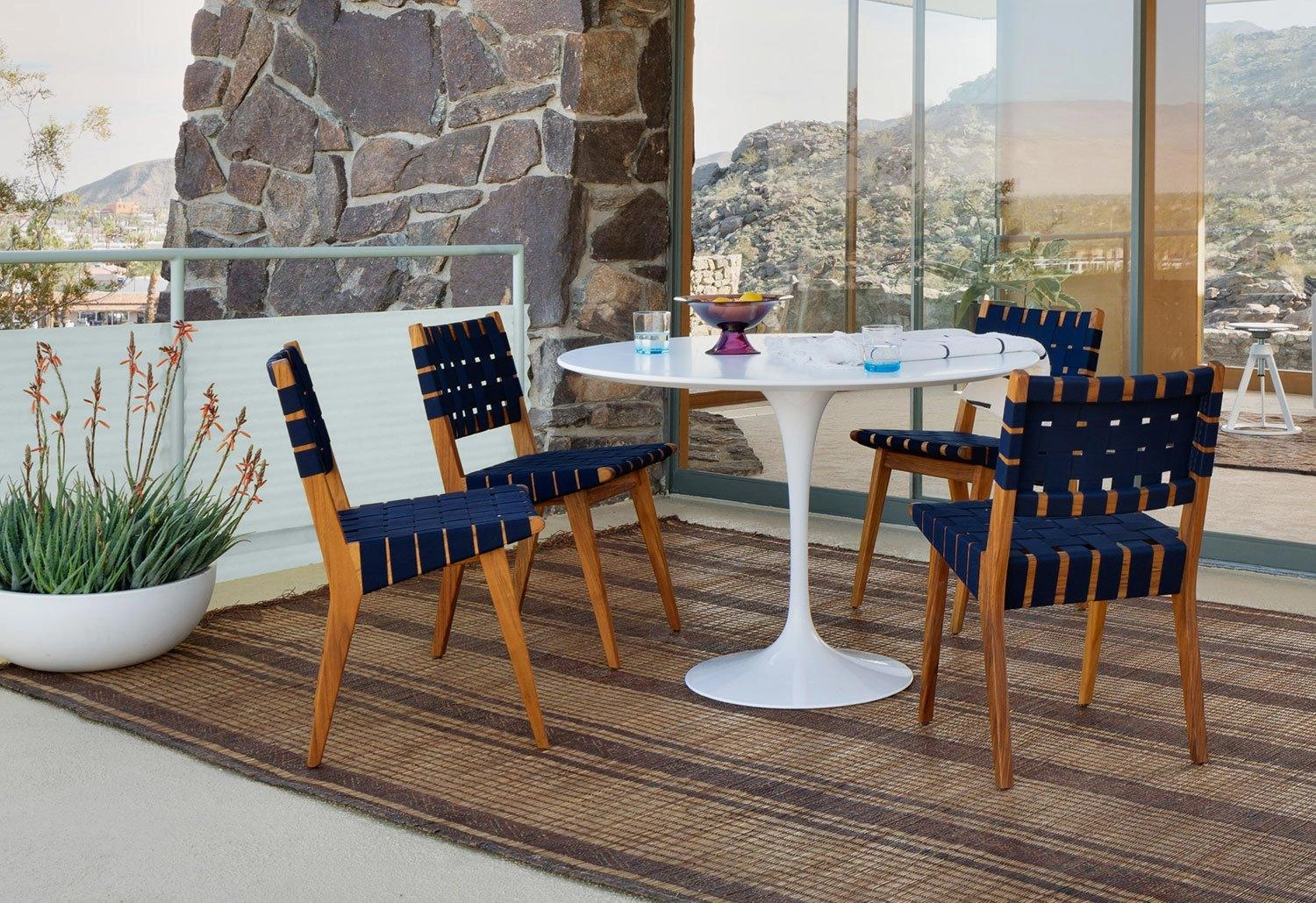 Tulip Outdoor Dining Table