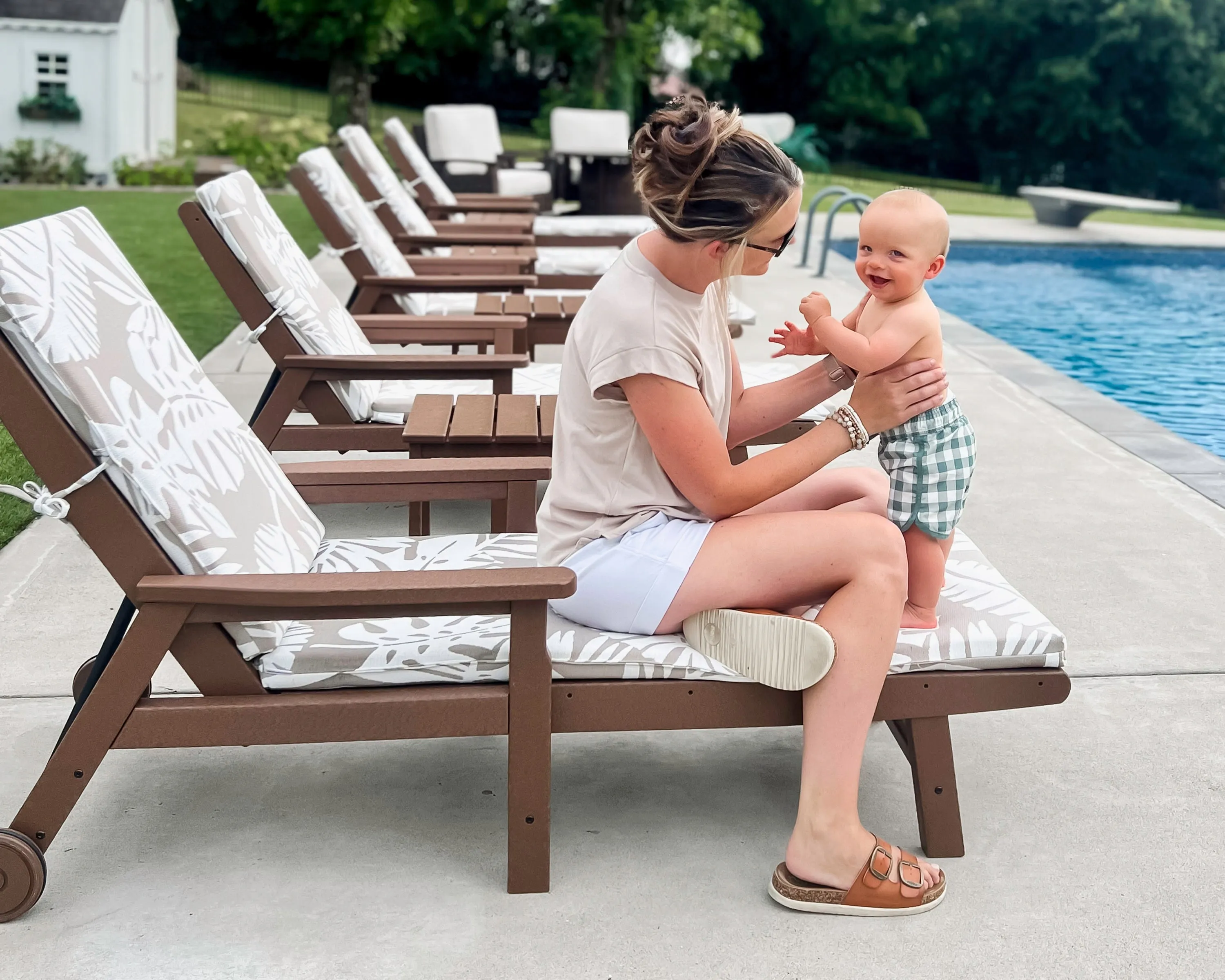 Vineyard Chaise with Arms and Wheels