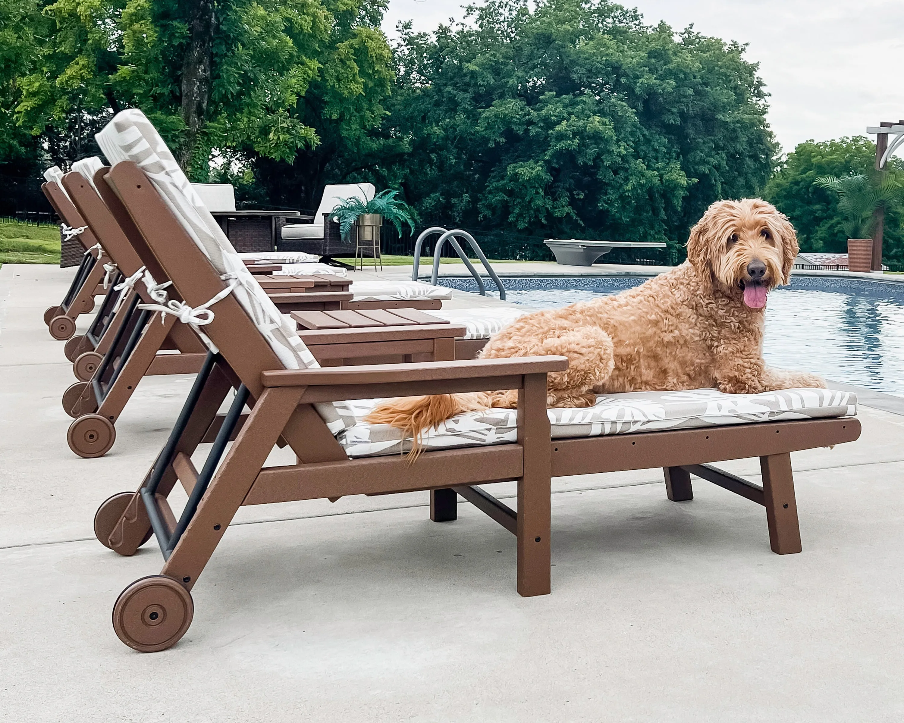 Vineyard Chaise with Arms and Wheels