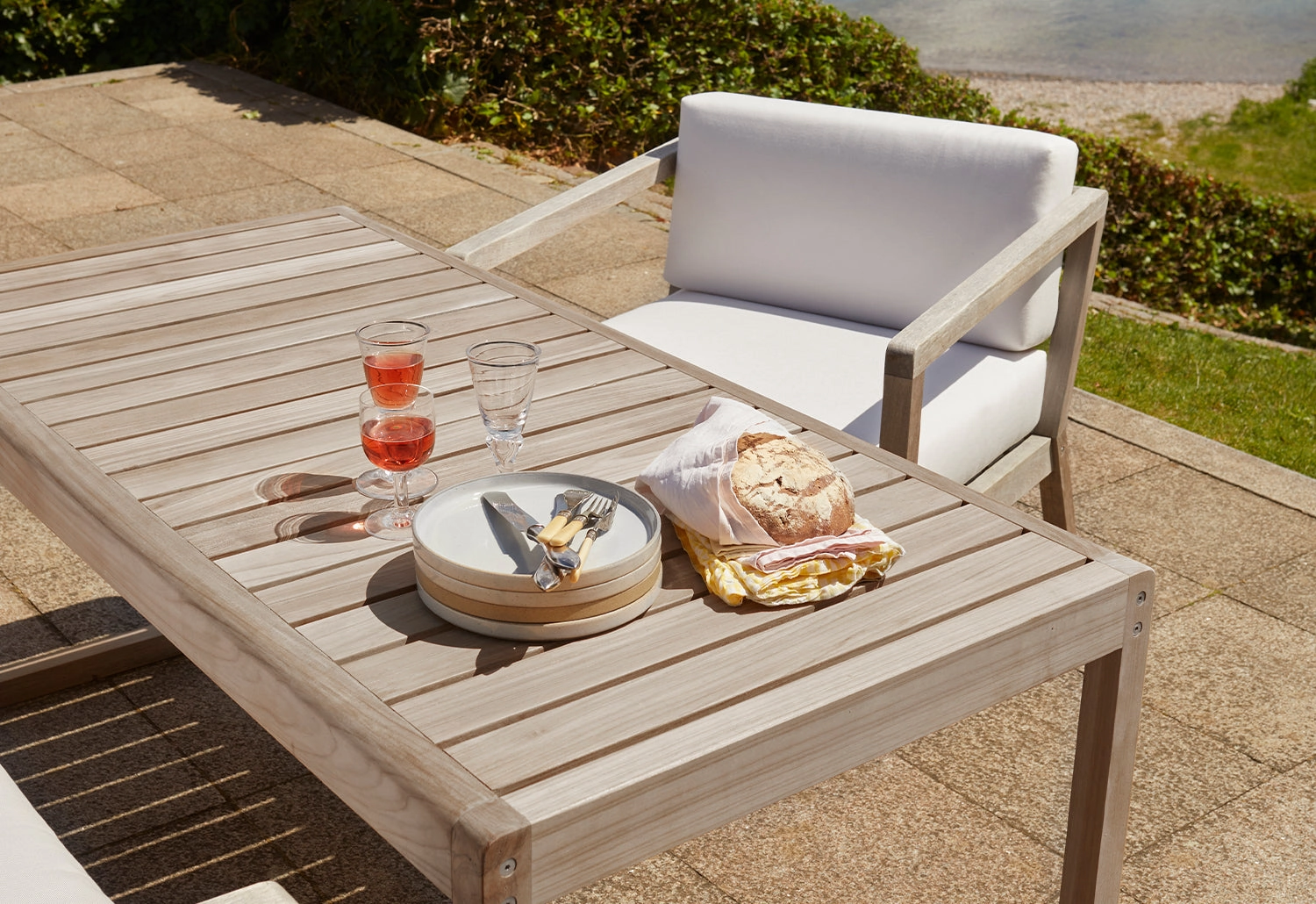 Virkelyst Dining Table