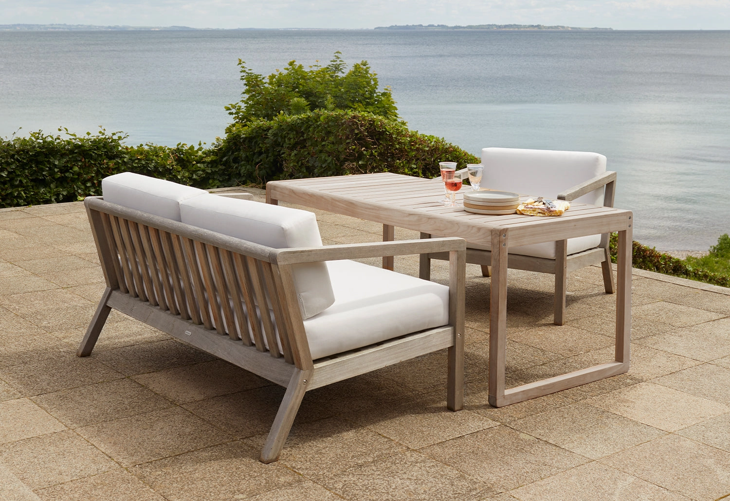 Virkelyst Dining Table