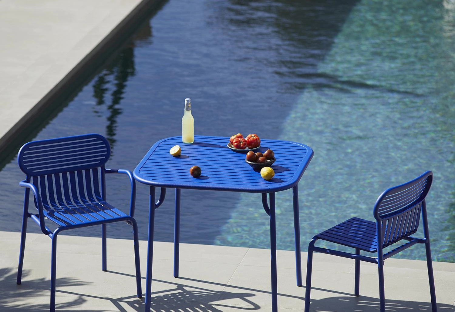 Week-End Square Table